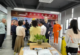 江海區(qū)人大黨組成員、人大副主任、區(qū)總工會主席等領(lǐng)導(dǎo)蒞臨纖科特(廣東）特種服裝有限公司調(diào)研、指導(dǎo)工作